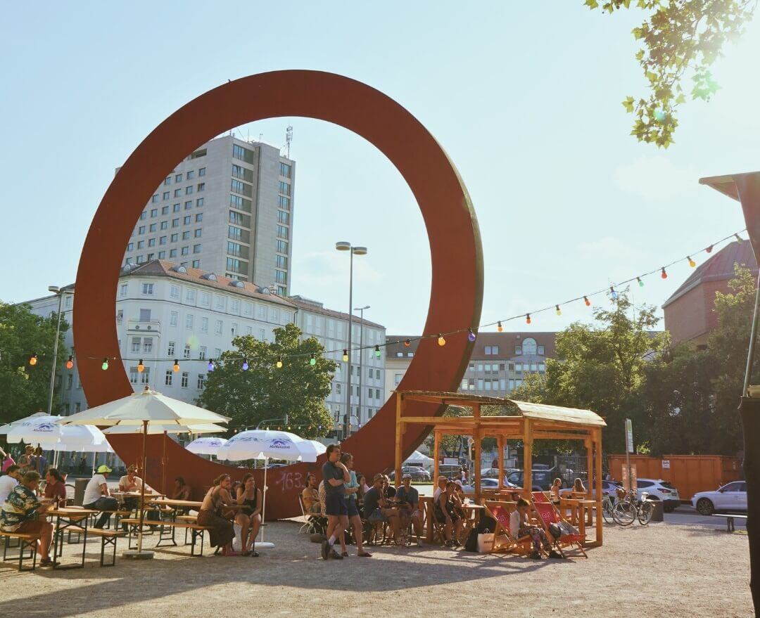 Huge circular statue towering over outdoor beer garden Die Null in Munich 