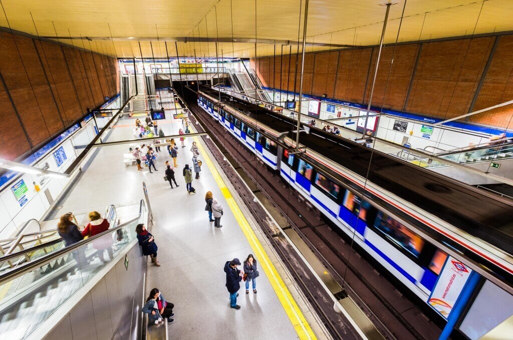 Elevated view of a Metro de Madrid platform and tracks  