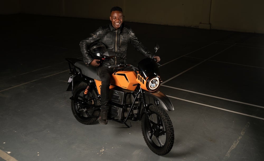 built-in-nairobi-roam-s-electric-motorbike-is-tailored-to-local-needs